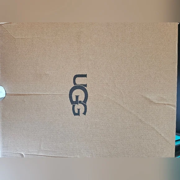 UGG Women's Black Mini Bailey Zip, Size 9 - Picture 11 of 11